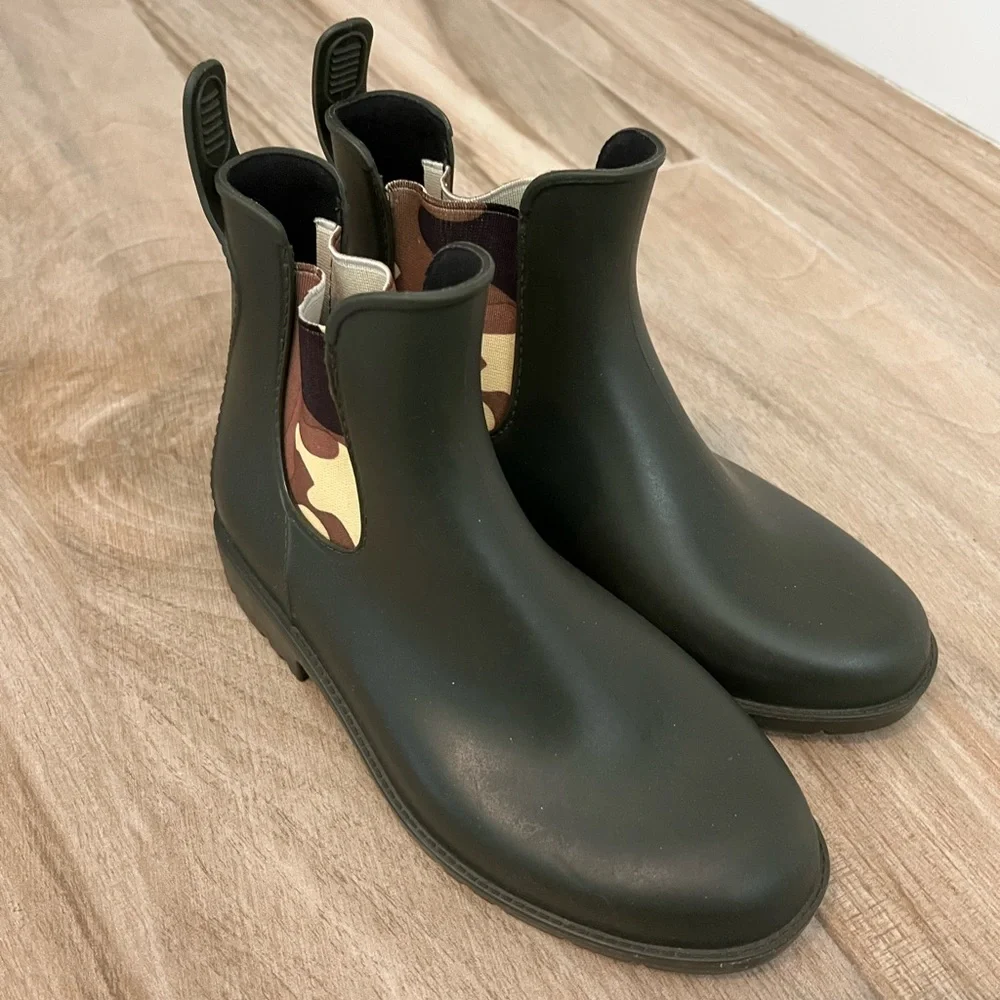 Kids Slip On Rubber Boots With Camo Stretch Band Size 2 - Picture 1 of 6